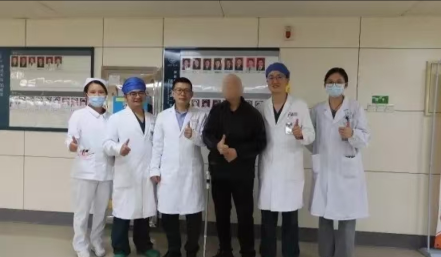 湘雅醫院功能神經外科主任楊治權教授團隊成功進行了全球首例干細胞治療腦梗塞臨床受試者給藥。 湘雅醫院功能神經外科主任楊治權教授團隊成功進行了全球首例干細胞治療腦梗塞臨床受試者給藥。