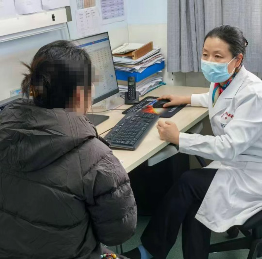 血液內科主任周芙玲坐診中 血液內科主任周芙玲坐診中